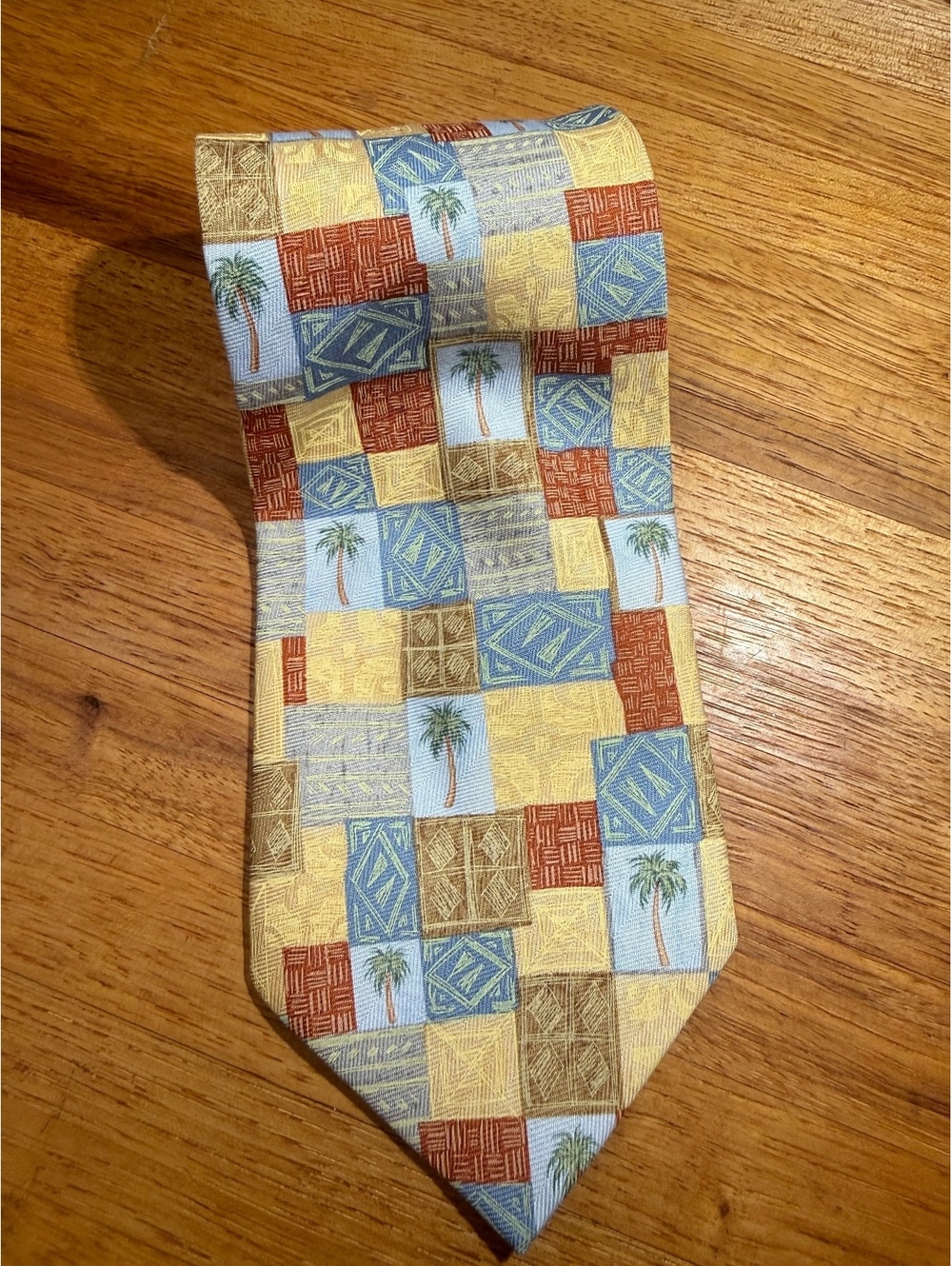 Tommy Bahama 100% Silk Handmade Men's Tie with Palm Tree cruise  Island